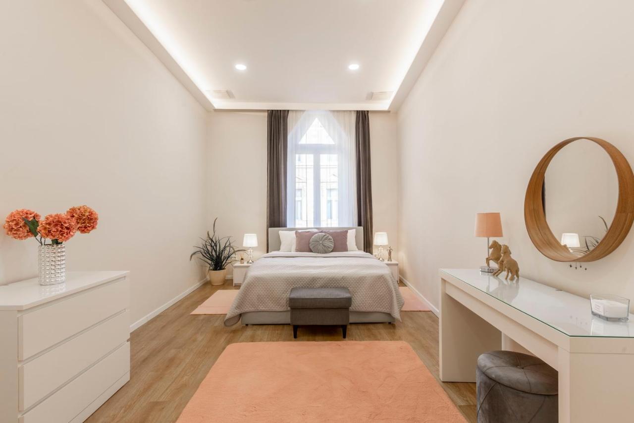 Exclusive Csengery Residence In The Heart Of Budapest Esterno foto